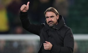 El gerente de Norwich, Daniel Farke, un hombre que WSC describió como "como Paul McCartney con una máscara de Guy Fawkes en la que alguien se ha sentado".