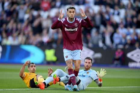 West Ham v Wolves: Premier League – reside | Premier League 1 Gianluca Scamacca rues a missed chance.