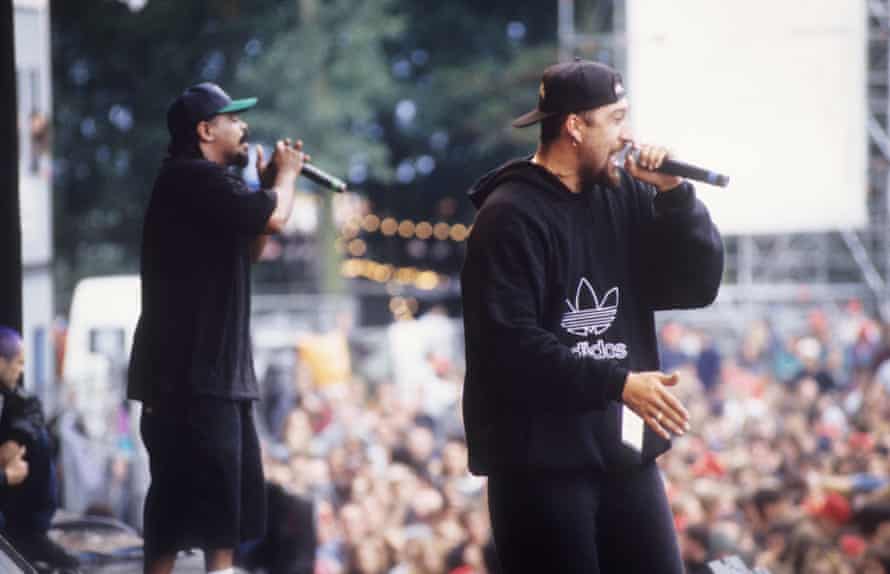 B-Real (derecha) y Sen Dog en el escenario del festival Pukkelpop en Bélgica, 1994