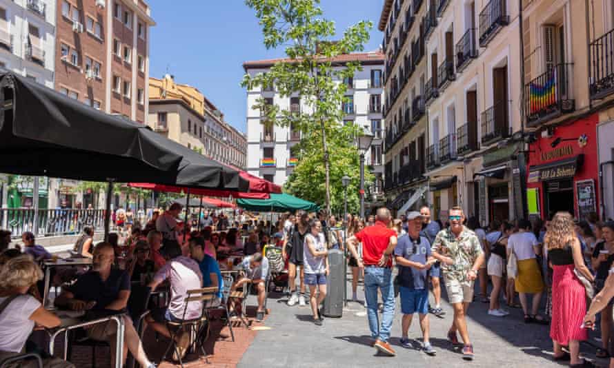 There are lots of LGBTQ-friendly bars and cafes in the Chueca area.