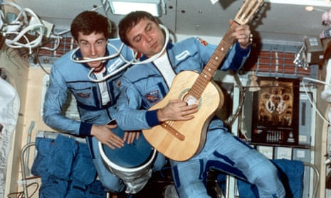 Sergei Krikalev (left) and Alexander Volkov jamming in space in 1989. Sergei has agreed to answer your questions about life in the Soviet space team. 