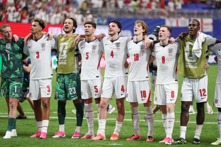 England players singing Wonderwall with their supporters