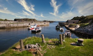 Ballintoy Harbour, IrelandPicturesque harbour with fishing boats