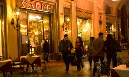 Caffe Torino yang bersejarah, di Piazza San Carlo.