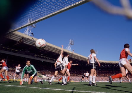 تشارلي نيكولاس يسجل في نهائي كأس ليتلوودز عام 1987