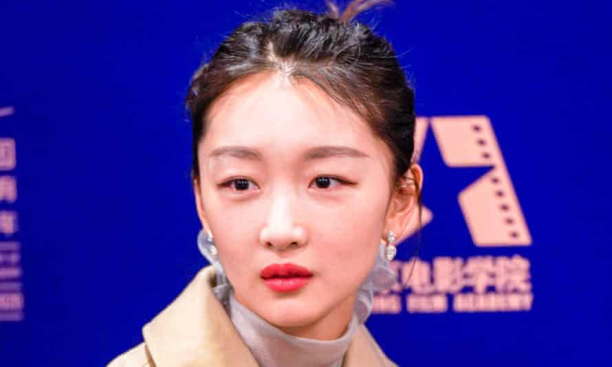 Chinese actor Zhou Dongyu has ended her contract with the UK firm over its stance on Xinjiang.