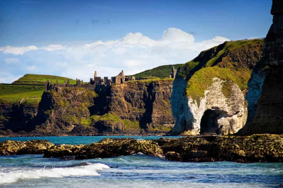 The Great Arch, Dunluce Castle, Whiterocks, Antrim, Northern Ireland, UK.