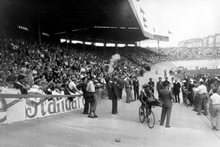 French cyclist Georges Speicher, winner of the Tour de France, after his arrival at the Parc des Princes on 23 July 1933.