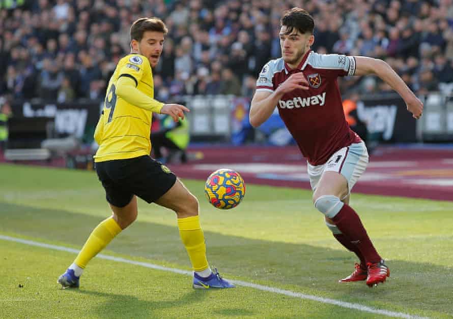Thomas Tuchel must gear up for a new phase to reboot glitching Chelsea | Chelsea 2 West Ham’s Declan Rice goes past Chelsea’s Mason Mount.