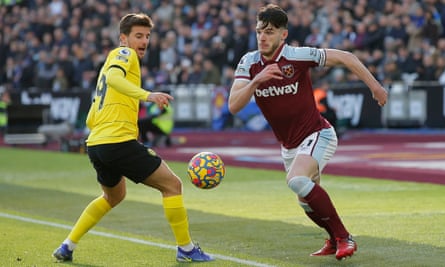 Declan Rice finds a way past Mason Mount during West Ham’s win over Chelsea in December