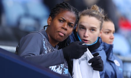 Khadija ‘Bunny’ Shaw with Vivianne Miedema.