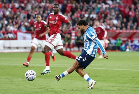 Jay Dasilva scores CoventryâÂÂs winning goal against Nottingham Forest.