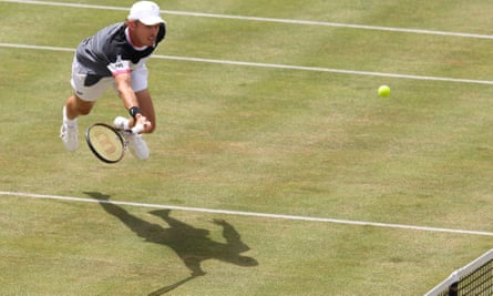 Alex de Minaur ready for ‘absolute battle’ with Carlos Alcaraz in Queen’s Club final | Tennis 2 Alex de Minaur dives for a net shot in his semi-final victory over Holger Rune at Queens Club. The Australian faces Carlos Alcaraz in the final.