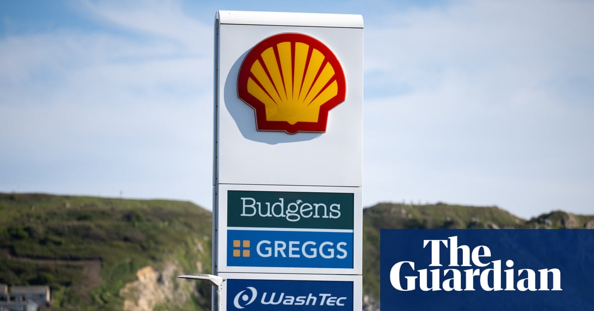 तीन साल से अधिक समय में ईंधन की कीमतों में सबसे बड़ी उछाल के बीच ब्रिटेन में मुद्रास्फीति बढ़कर 3.3% हो गई