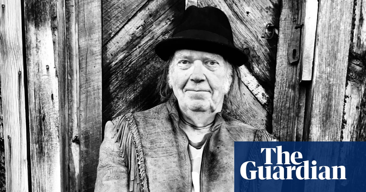 Neil Young faces US citizenship delay over marijuana use