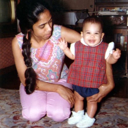 Shyamala Harris with her daughter Kamala