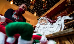 Christmas decorations in a shop in Rome