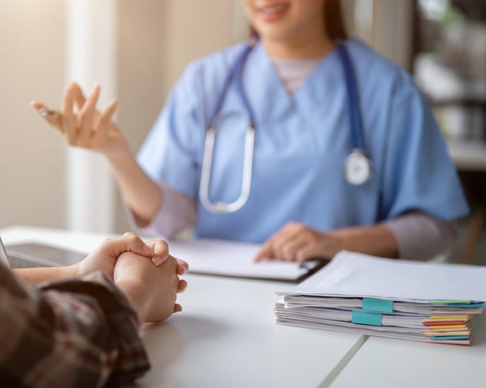 Australians with cancer are living longer but diagnosis rates on the rise for younger people, report reveals