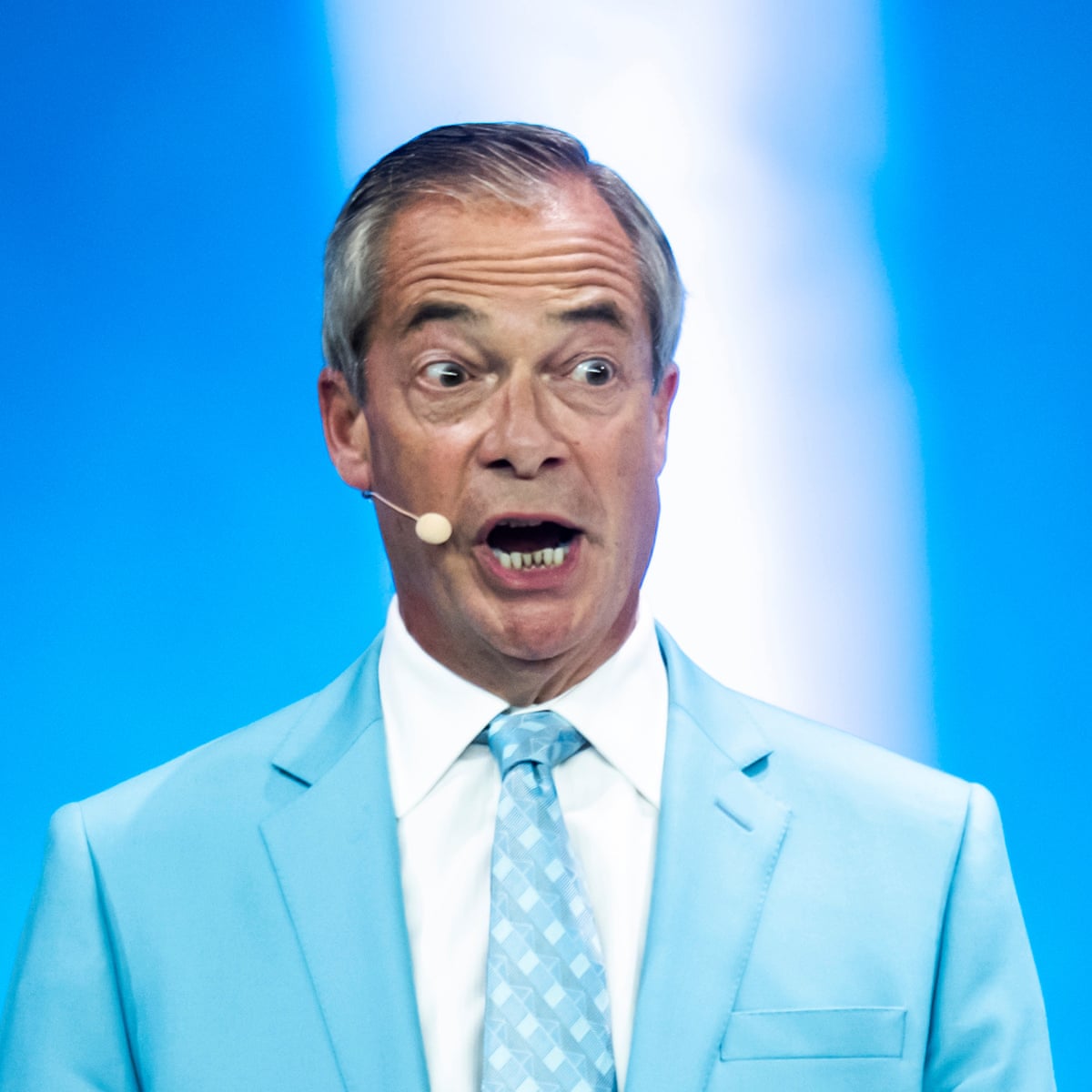 Ο Forgetful Farage μοιράζεται ροζ αναμνήσεις από το συνέδριο του κόμματος Reform