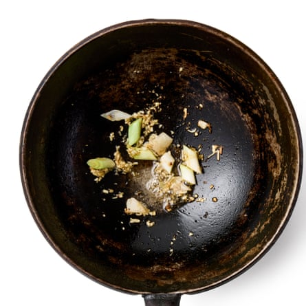 Felicity Cloake’s Mapo Tofu 07a, Frying the aromatics - garlic, ginger and spring onion whites.