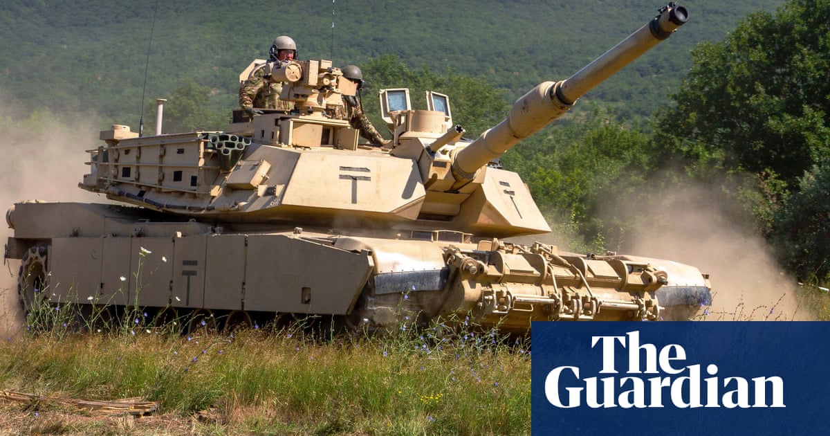 US joins Germany in sending tanks to Ukraine as Biden hails âunitedâ effort