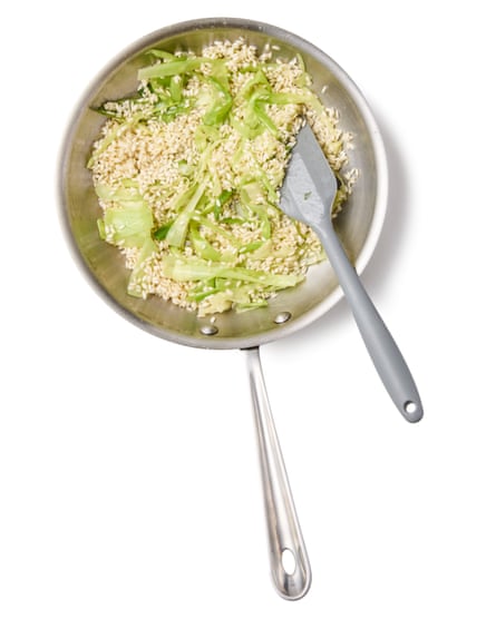 Mixing rice with the leeks