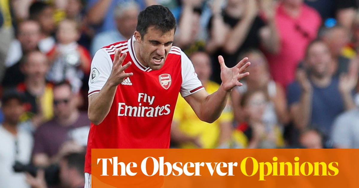 Is Arsenal’s strategy of playing out from the back too great a risk? | Jonathan Wilson