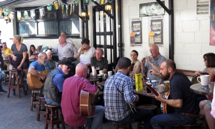 Irish musicians at O’Donoghue’s pub, Dublin