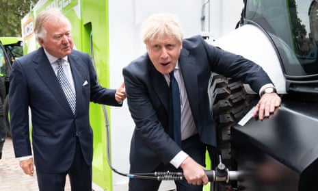 Boris Johnson – then the prime minister – with JCB chairman Lord Bamford at the launch of a hydrogen-powered digger in 2021.
