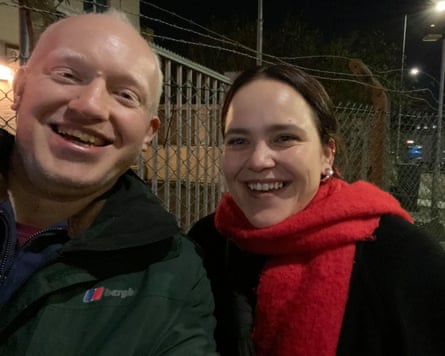 صورة سيلفي للموعد الأعمى جاك وبريجيت