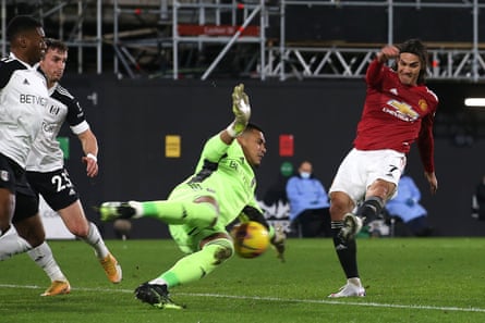 Edinson Cavani turns in Manchester United’s equaliser after Alphonse Areola’s poor handling.