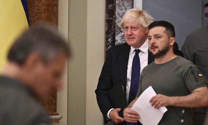Ukrainian President Volodymyr Zelensky (R) and British Prime Minister Boris Johnson (L) arrive before a press conference following their meeting at Kyiv’s “Maidan” Independence Square on Ukraine’s Independence Day on August 24, 2022, amid Russia’s invasion of Ukraine.