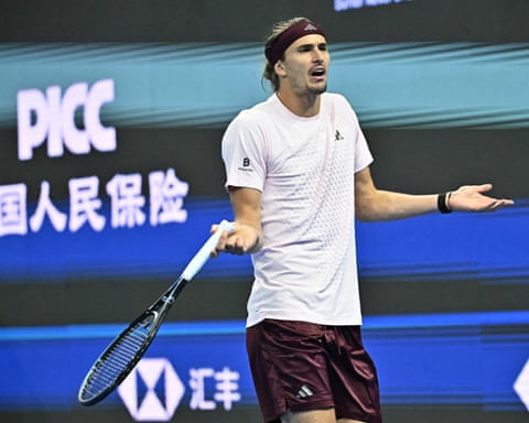 Alexander Zverev shows his frustration.