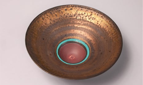 Bowl (1983) by Lucie Rie from The Adventure of Pottery exhibition.