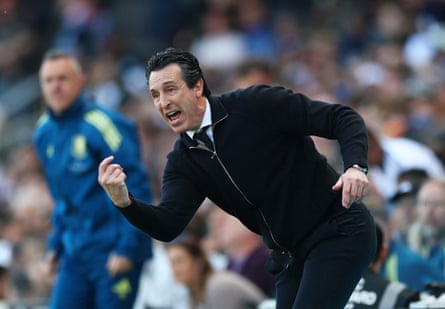 A frustrated Unai Emery on the Craven Cottage touchline.