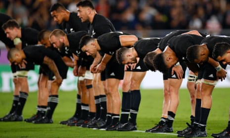 New Zealand bow to their supporters after closing out victory over South Africa.