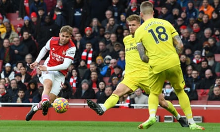Emile Smith Rowe tucks home Arsenal’s first.