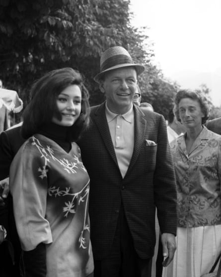 Raffaella Carrà and Frank Sinatra