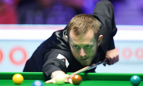Mark Allen takes on  Jack Lisowski at the York Barbican