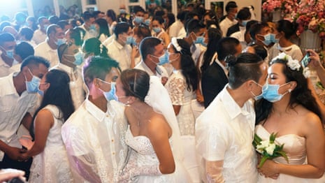 Coronavirus: couples in Philippines marry wearing masks  – video