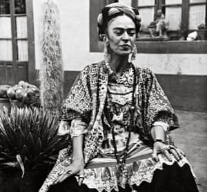 Φρίντα στο Casa Azul, γύρω στο 1952. Πέθανε δύο χρόνια αργότερα, σε ηλικία 47
