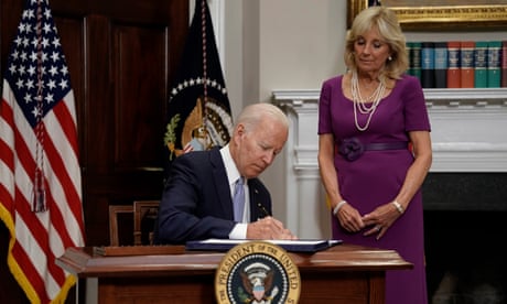 بایدن قانون مصادره دارایی روسیه را امضا کرد