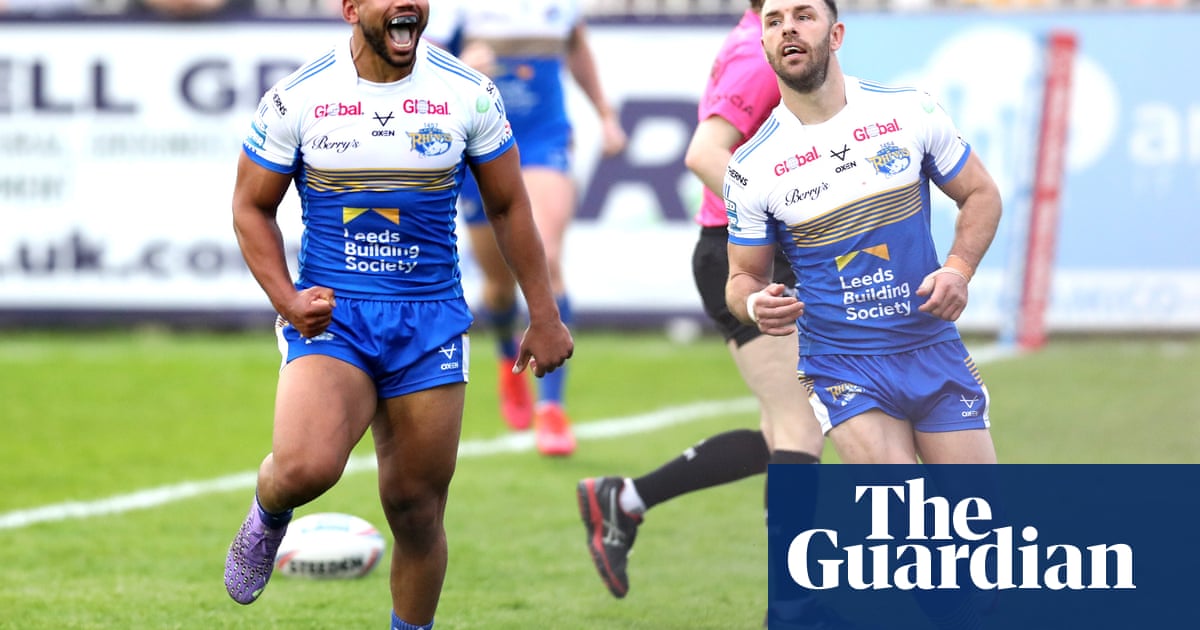 Leeds ignite season as they beat Castleford with 11-try demolition job