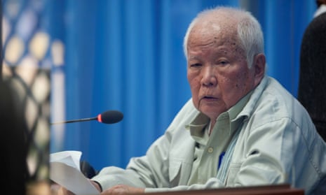 Khieu Samphan holding a piece of paper during his appeal at the Cambodian tribunal