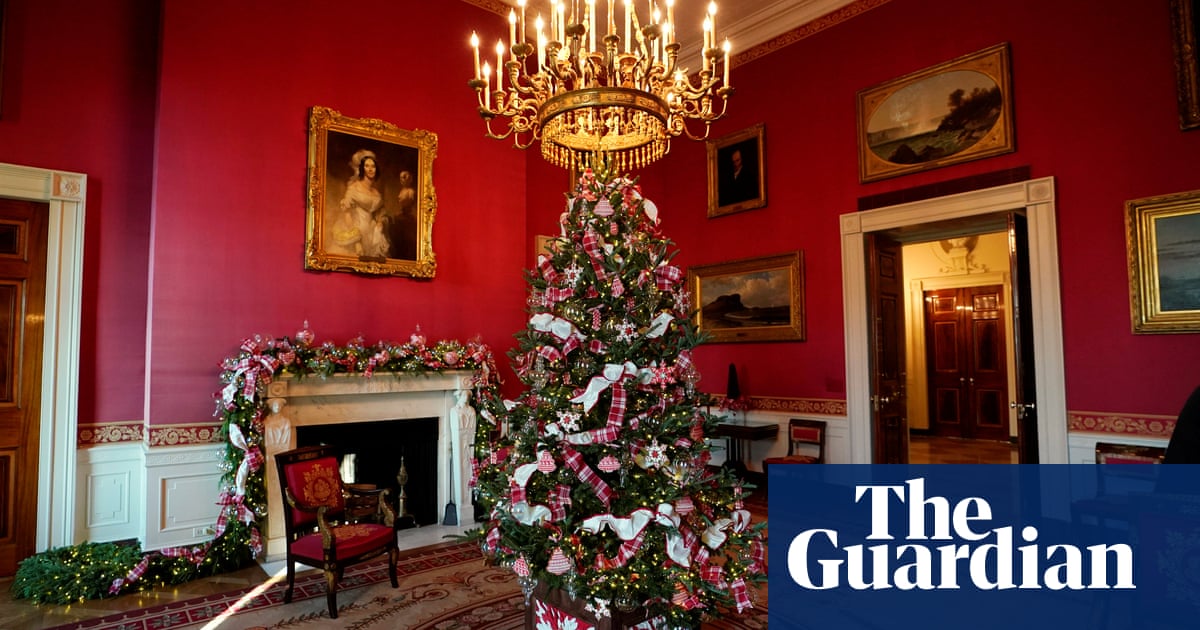 The poke on twitter: "the white house christmas decorations are freaking people out – our 17 Christmas decorations at the White House – in pictures | US news | The Guardian
