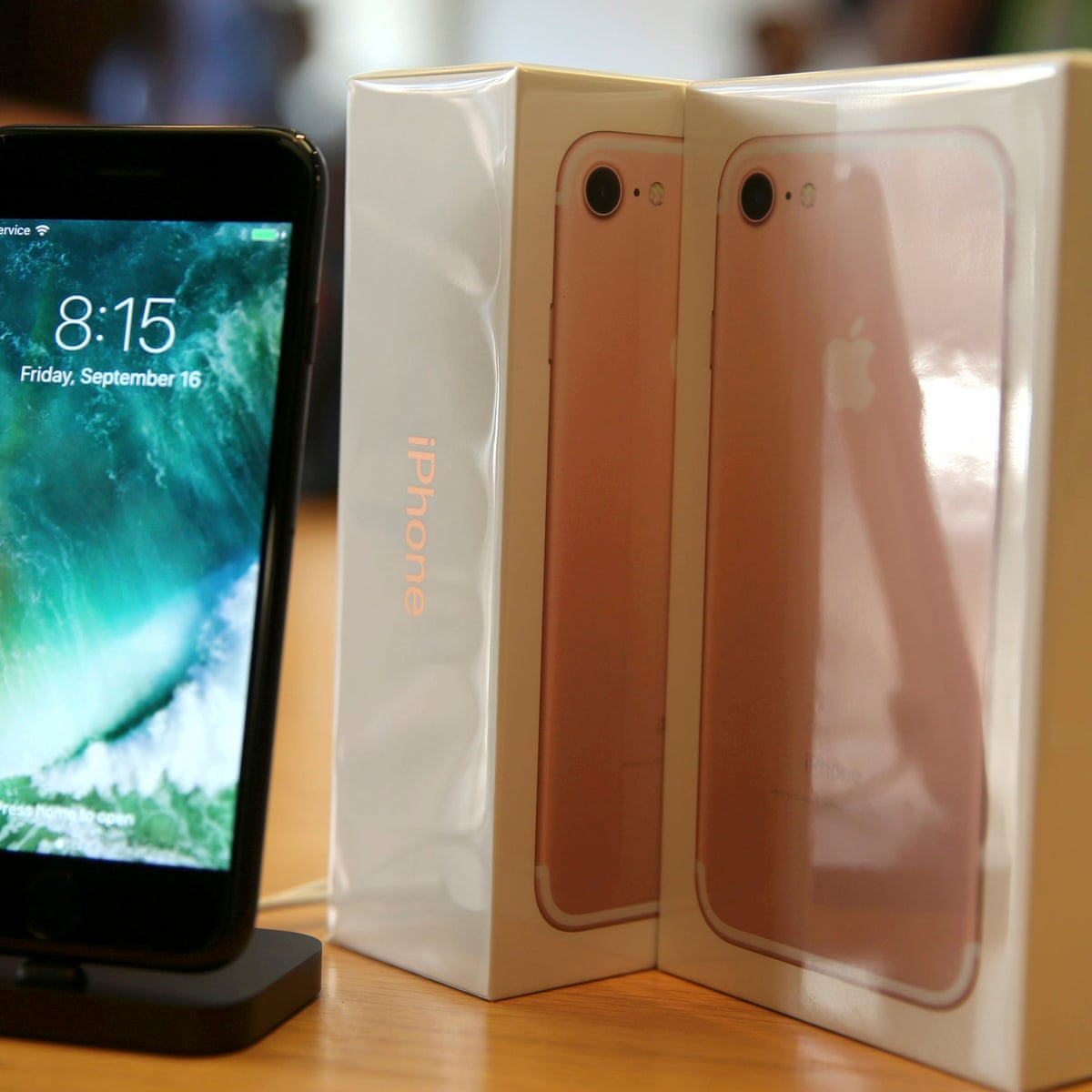 apple posts record revenue thanks to