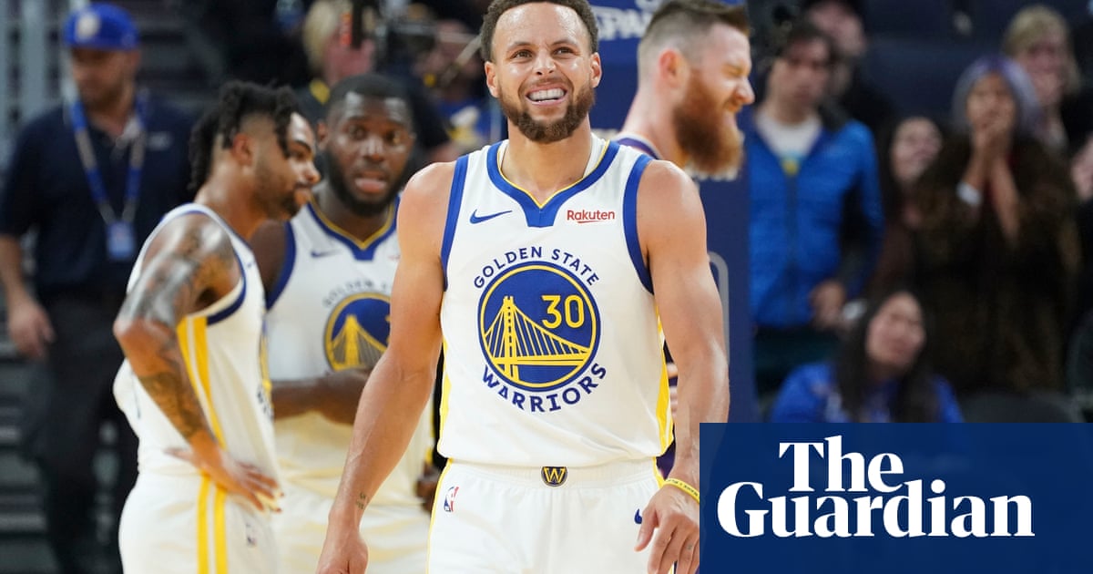 Stephen Curry to miss three months after undergoing surgery on left hand