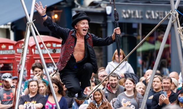 A street entertainer on the Royal Mile.