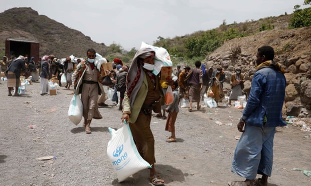 Yemenis get food aid