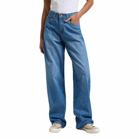 A model wears a pair of Lee Rider Loose jeans and a white T-shirt